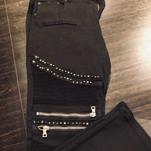 8IGHTH DSTRKT Black Men Skinny Jeans Studs Design